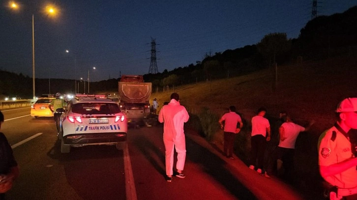 Eyüpsultan'da feci kaza! Motosiklet kamyona çarptı