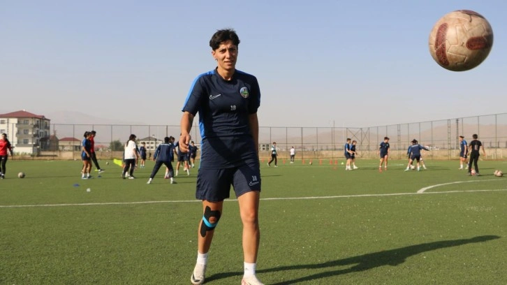 Fenerbahçe'de oynuyordu: Milli futbolcu Hakkari'ye transfer oldu
