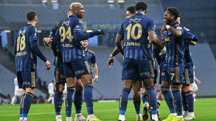 Fenerbah&ccedil;e yıldızlarıyla g&uuml;ld&uuml;! Ma&ccedil; fazlasıyla liderliğe y&uuml;kseldi