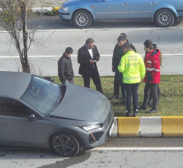 Fenomen &apos;Şırdancı Mehmet&apos; karşıya geçen yayaya çarptı: Kadın acil ameliyata alındı!
