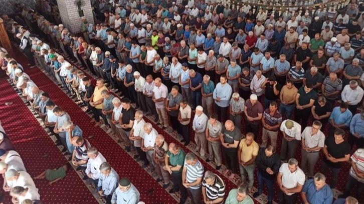 Filistin'de hayatını kaybedenler i&ccedil;in gıyabi cenaze namazı kılındı