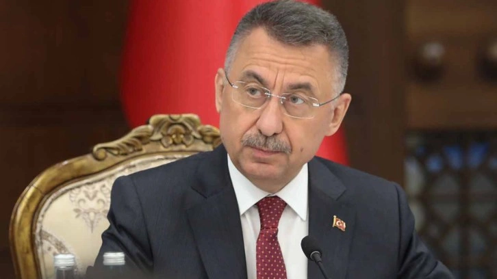 Fuat Oktay, enkazlarda &ccedil;alışmaların durdurulduğu iddialarına yanıt verdi