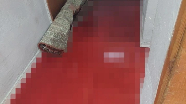 Gaziosmanpaşa'da kanalizasyondan gelen kurban kanı 2 daireyi bastı