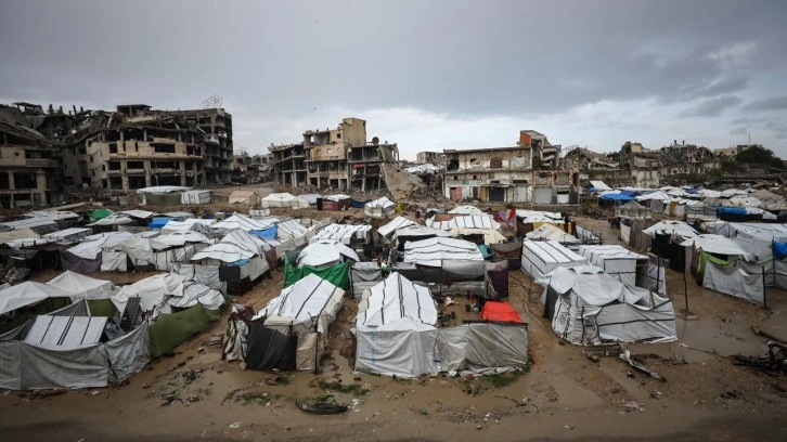 Gazze'de insani kriz derinleşiyor: Can kaybı 70 bine yaklaştı