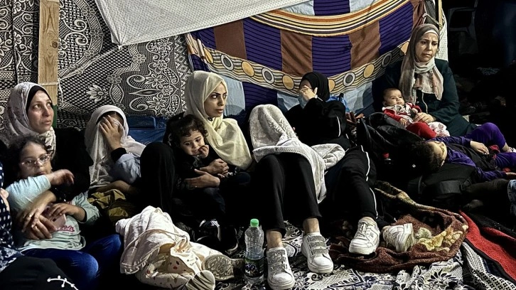 Gazze'de İsrail saldırılarından ka&ccedil;an 35 bin kişi Şifa Hastanesine sığındı