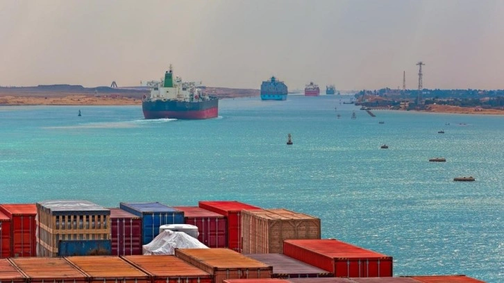 Gemiler yeniden Süveyş’e dönüyor