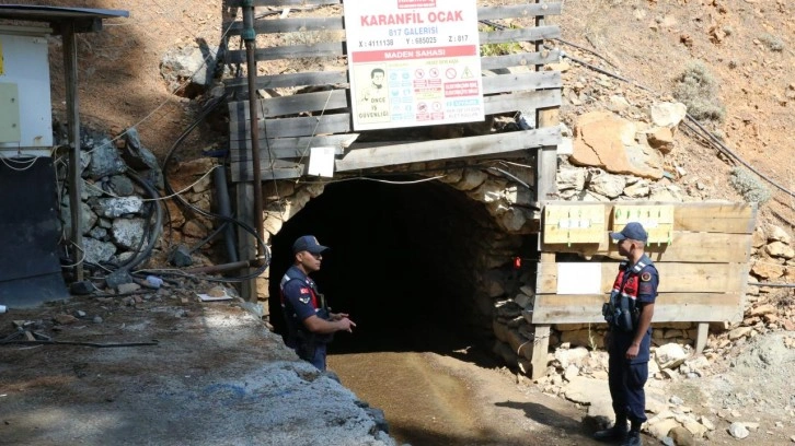 Göçük altında kalan 2 işçiyi kurtarma çalışmaları sürüyor!