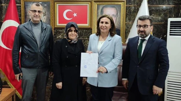 G&uuml;lafer Kızıl, Ak Parti Batman Milletvekili aday adayı oldu