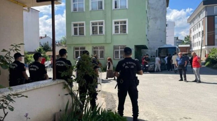 G&uuml;r&uuml;lt&uuml; y&uuml;z&uuml;nden &ccedil;ıkan kavgada vurulan baba-oğul birlikte toprağa verildi