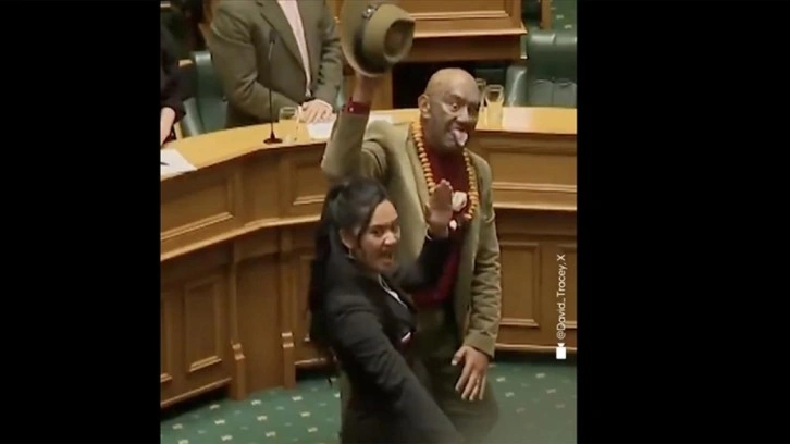 Haka dansı görevlerinden etti! Yeni Zelanda'da 3 milletvekiline ceza!