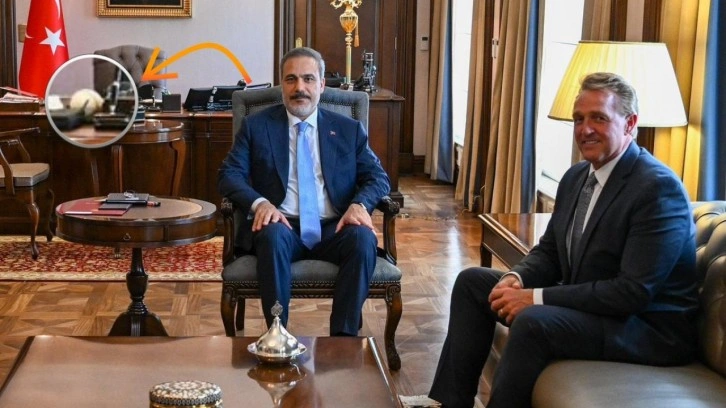 Hakan Fidan'dan ABD'ye 'sert' g&ouml;nderme! Masadaki ayrıntıya dikkat