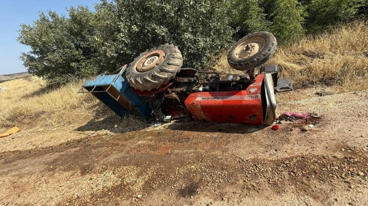 Halfeti’de traktör devrildi: 3 yaralı
