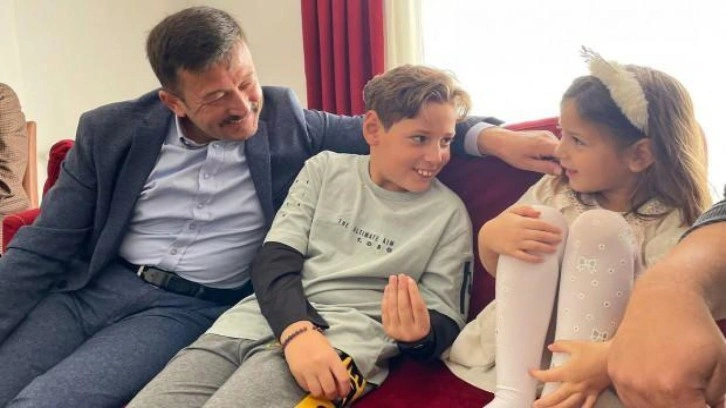 Hamza Dağ'dan İzmir depreminin sembol&uuml; 'Ayda bebek'e ziyaret