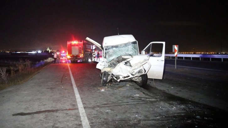 Hatay'da feci kaza sonrası can pazarı: 14 yaralı