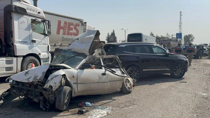 Hatay’da kamyon dehşeti: Kırmızı ışıkta bekleyen 6 araca çarptı, yaralılar var