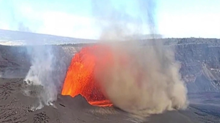 Hawaii'de Kilauea alarmı... Yanardağ 32'nci kez patladı!