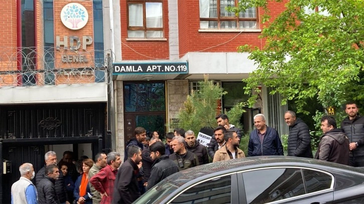 HDP Genel Merkezi &ouml;n&uuml;nde &ccedil;elenk gerginliği