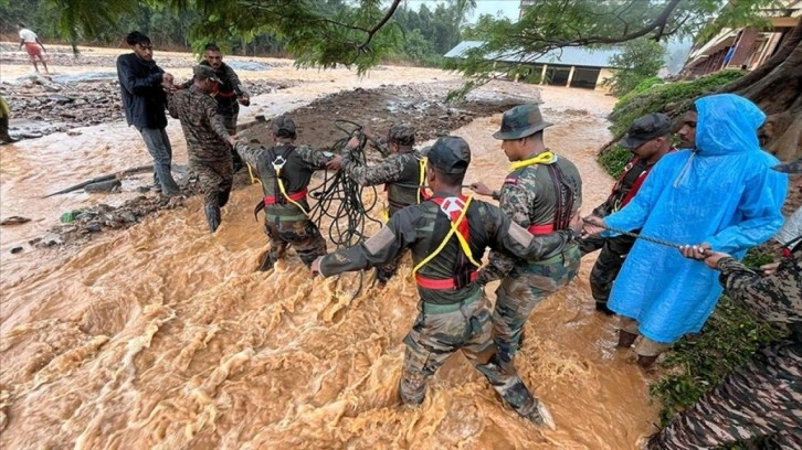 Hindistan'da toprak kayması: en az 30 ölü