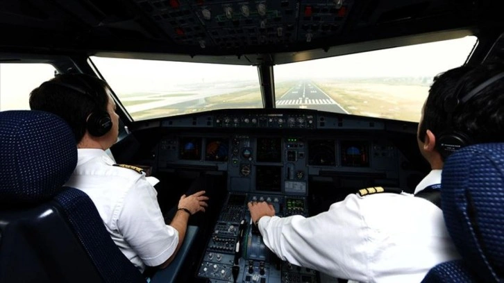 Hindistan'da pilotlara ve kabin memurlarına parf&uuml;m yasağı