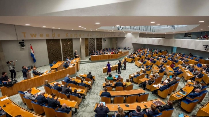 Hollanda erken seçim için tarih belli oldu