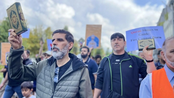 Hollanda&rsquo;da M&uuml;sl&uuml;manlar, Kur'an-ı Kerim'e y&ouml;nelik saldırıları protesto etti
