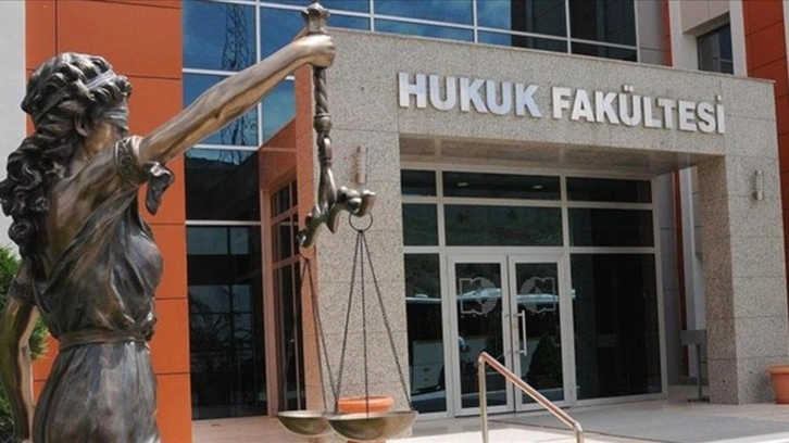 Hukuk fakültelerine giriş barajı yükseldi! YÖK'ten açıklama geldi