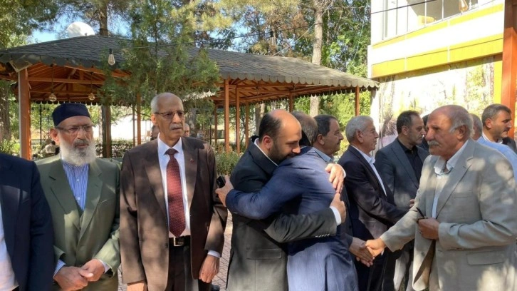 İki hasım aile barıştı! Kan davası tatlıya bağlandı