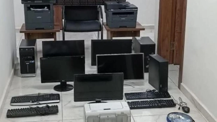 İki okuldan 120 bin TL'lik malzeme &ccedil;alan 3 ş&uuml;pheli tutuklandı