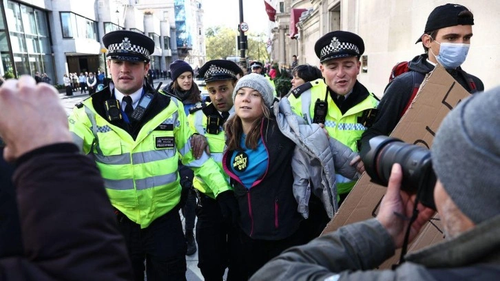 İklim aktivisti Greta Thunberg, Londra'da g&ouml;zaltına alındı