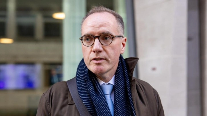 İngiltere'de istifa depremi