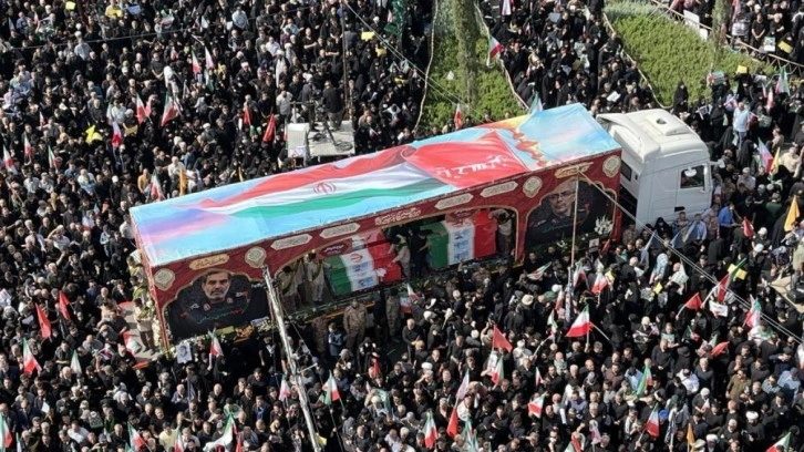 İran'da İsrail saldırısında ölenler için cenaze töreni