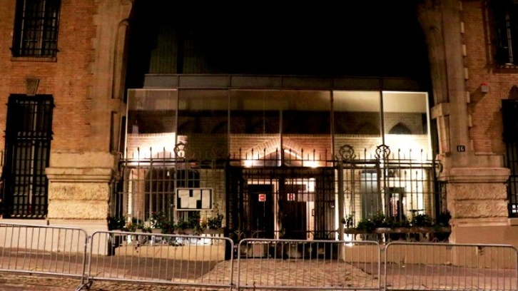İran'ın Paris B&uuml;y&uuml;kel&ccedil;iliğine saldırı! Ateşe verildi