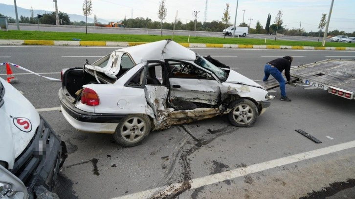 İşçi servisi ile otomobil çarpıştı: 1 ölü, 4 yaralı!