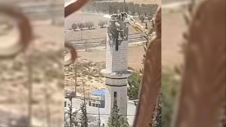 İşgalci İsrail ordusu Batı Şeria'da bir caminin minaresini yıktı