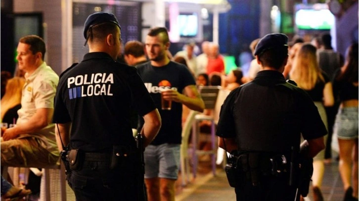 İspanya'da rezalet! 6 turist g&ouml;zaltına alındı