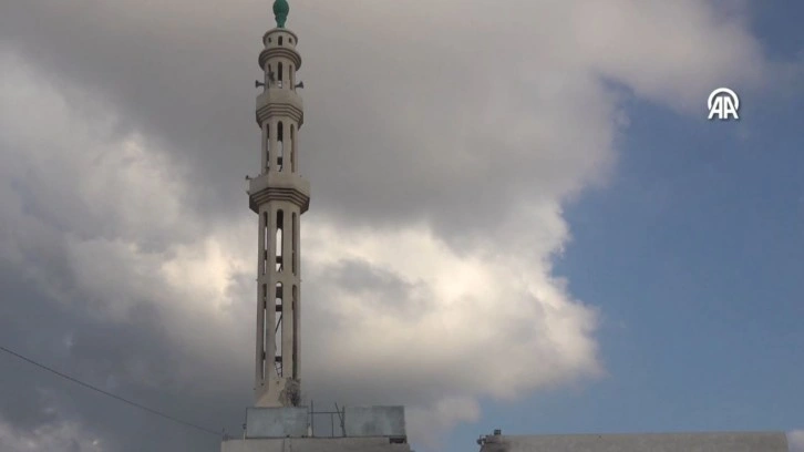 İsrail L&uuml;bnan'daki bir cami ve bazı evleri vurdu