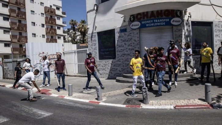 İsrail polisi Eritrelilerin protestosuna ger&ccedil;ek mermiyle m&uuml;dahale etti