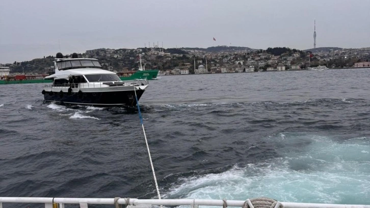 İstanbul Boğazı'nda s&uuml;r&uuml;klenen tekne kurtarıldı