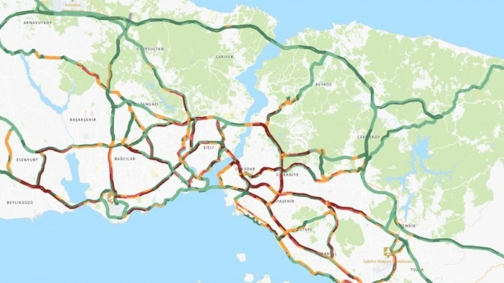 İstanbul'da büyük yoğunluk! Trafik durdu