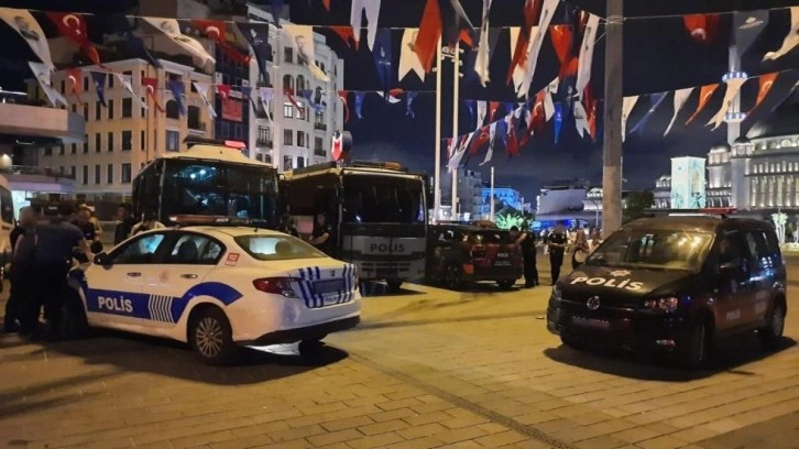 İstanbul'da 2 il&ccedil;ede d&uuml;zensiz g&ouml;&ccedil;men avı: 186 yabancı yakalandı