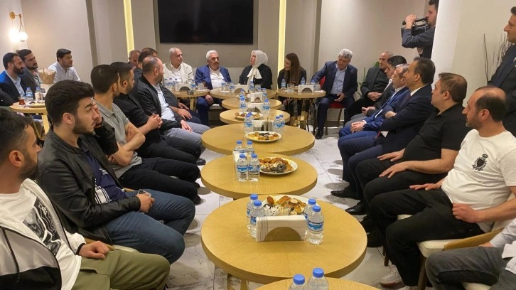 İstanbul&rsquo;da Doğu ve G&uuml;neydoğu kanaat &ouml;nderlerinden Erdoğan&rsquo;a destek