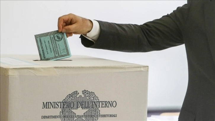 İtalya'da referandum! Halk sandık başında