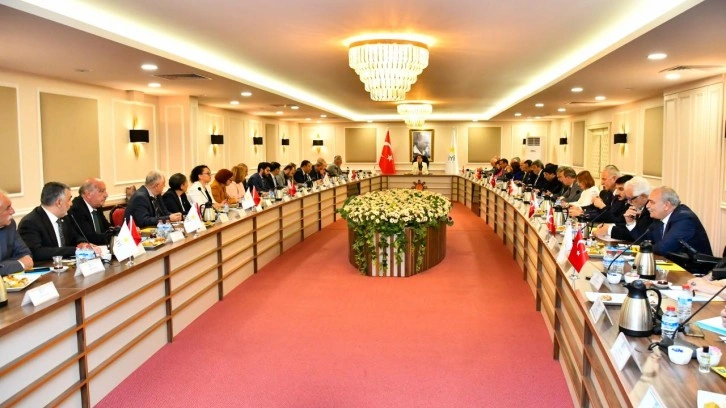 İYİ Parti partisindeki muhalif isimlere resti &ccedil;ekti: Karşıma isteyen &ccedil;ıkabilir!