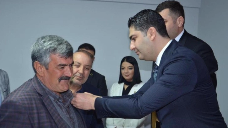 İYİ Parti'de istifalar s&uuml;r&uuml;yor! 200 kişi Cumhur İttifakı'nda!