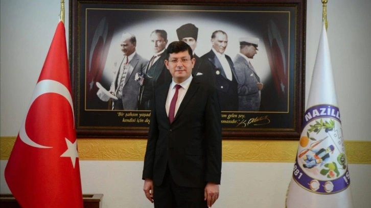 İYİ Partili Belediye Başkanı istifa edip AK Parti'ye ge&ccedil;ti! Rozetini Erdoğan takacak