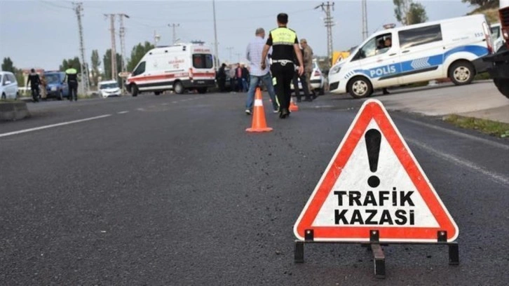 İzmir'de feci motosiklet kazası: 1 ölü, 2 yaralı
