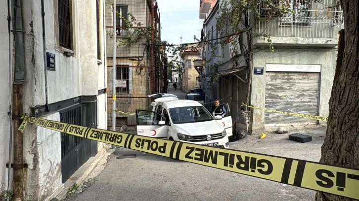 İzmir'de yol verme kavgası: Bir kişi yaralandı