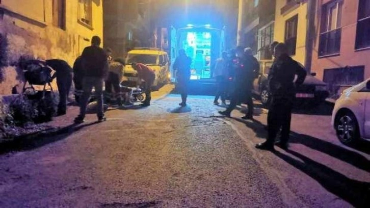 İzmir&rsquo;de korkun&ccedil; olay: Bebeğinin yanında defalarca bı&ccedil;aklandı!