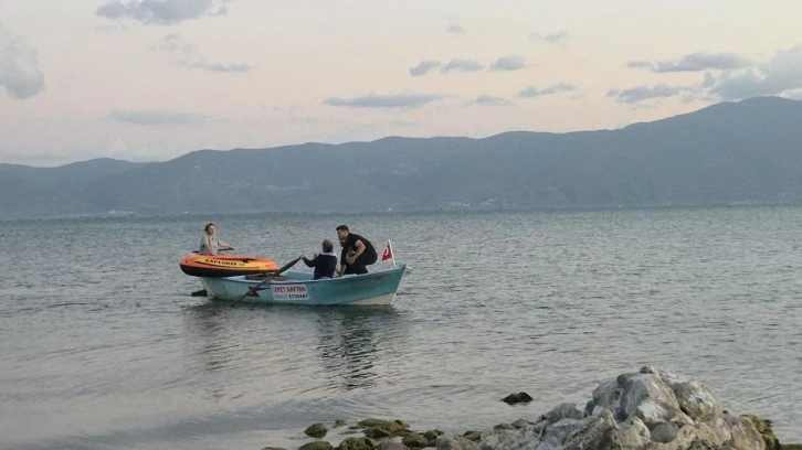 İznik Gölü'nde botta mahsur kalan turist kıyıya çıkarıldı