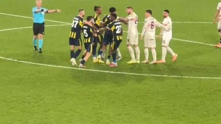 Kadıköy'de maç sonu olay! İsmail Yüksek ve Deniz Undav arasında gerginlik